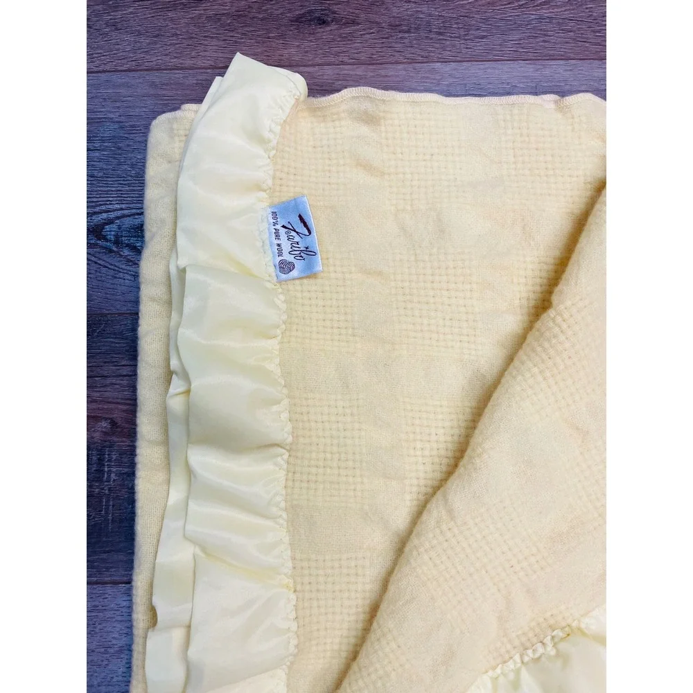 Vintage Faribo 100% Wool Blanket Yellow Waffle Weave Ruffled Satin Trim 53x76